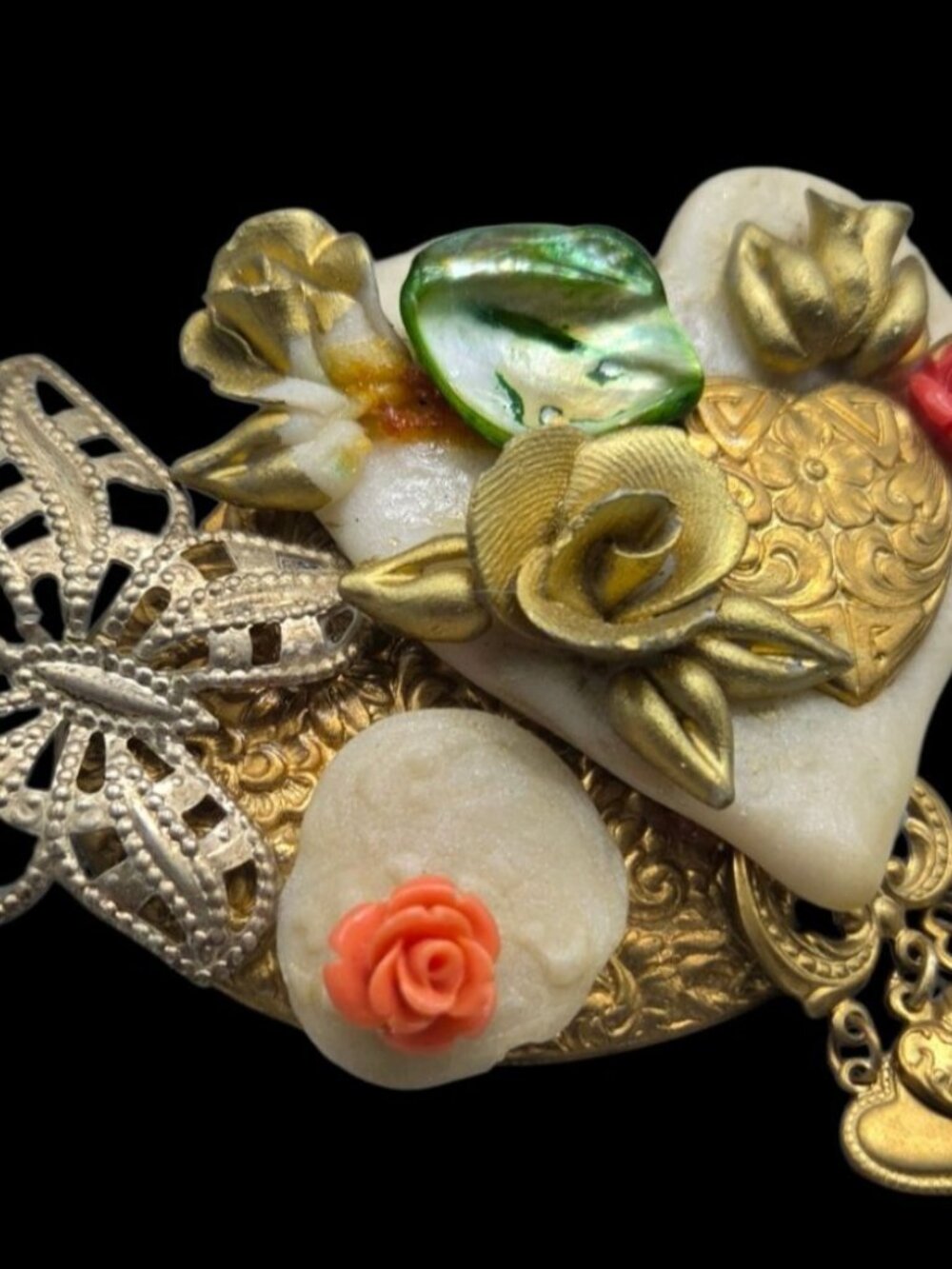 VINTAGE Mixed Media Heart Brooch Pin Butterfly Key Charms Victorian Revival - Picture 10 of 11